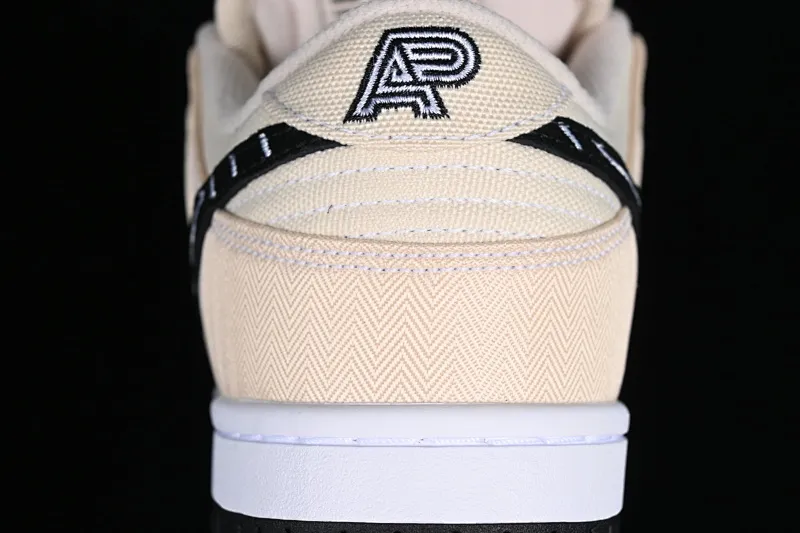 All Categories Nk SB Dunk Series Nk SB Dunk Low Low-top Sneakers J Version Albino & Preto